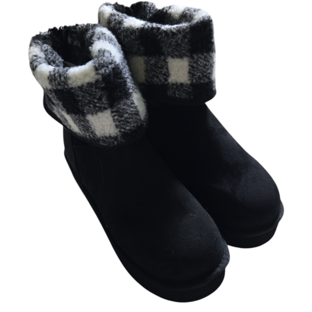 Muk Luks Size 10 Black and White Fleece Lined Platform Ankle Boots